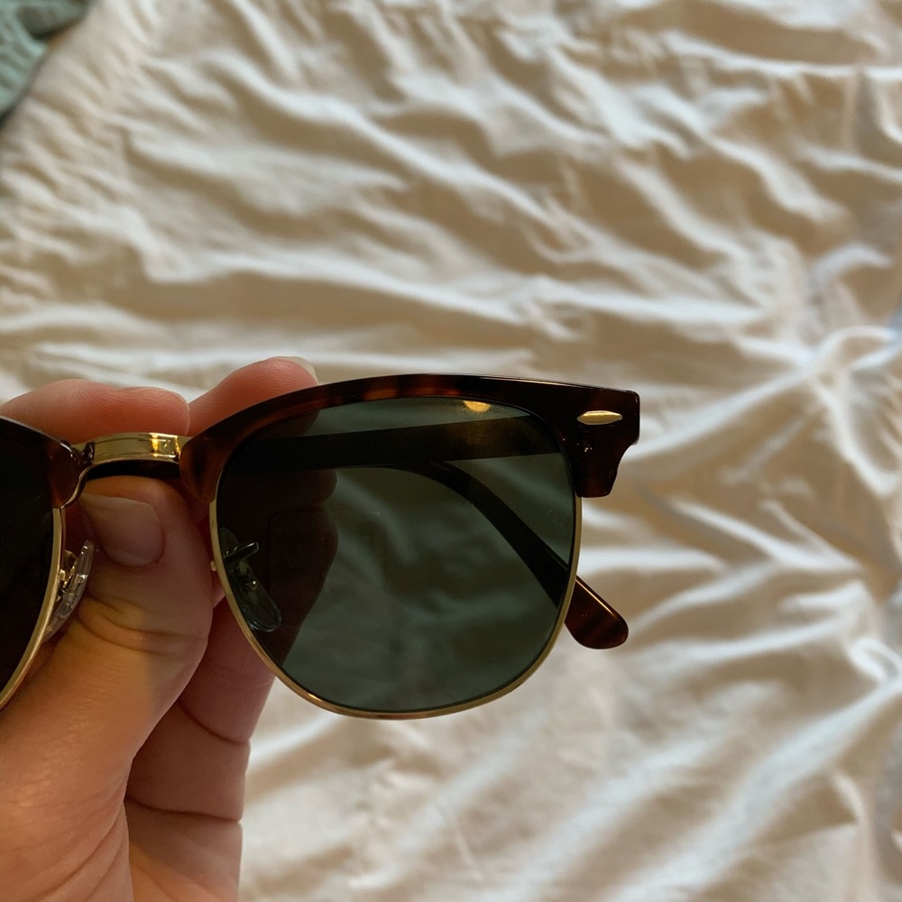 Polarized Ray-Ban Temple Clubmaster in Tortoise - Picture 3 of 7